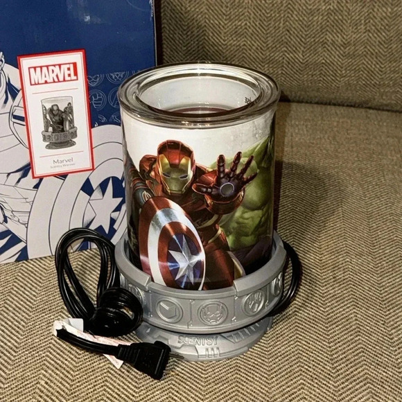 💥NWT Scentsy Home Full Size Fragrance Wax Melt Warmer MARVEL Super Hero Plug In - Picture 4 of 12